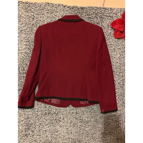 EN AVANCE Women's 2-Piece Skirt Suit Size 8 Burgundy Black Trim Formal - Picture 4 of 7